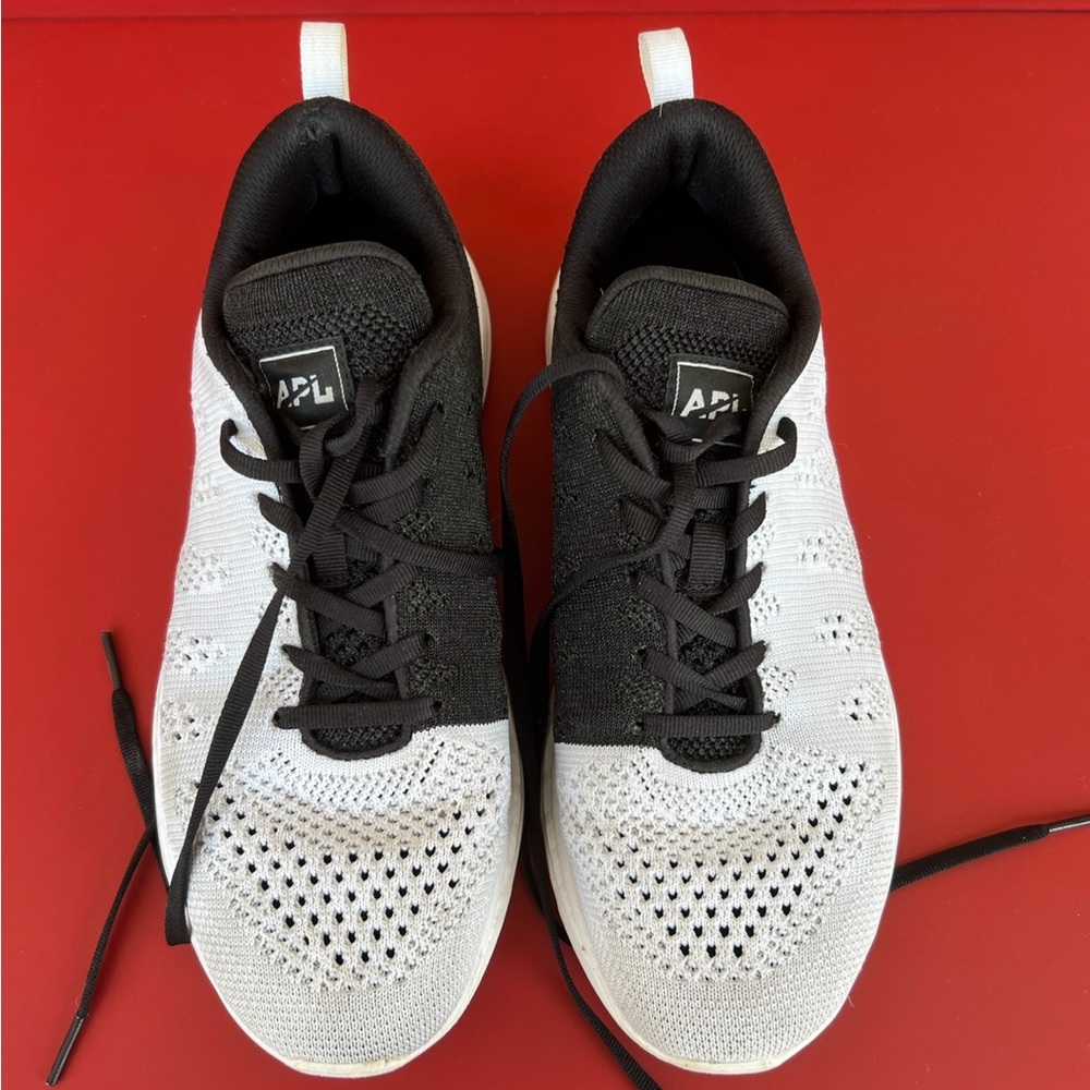 APL Pro Ivory/anthracite Womens size 10